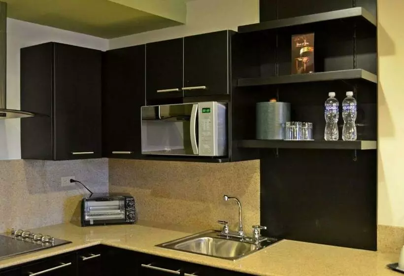 スタンダードスタジオ, Clarion Hotel Real Tegucigalpa