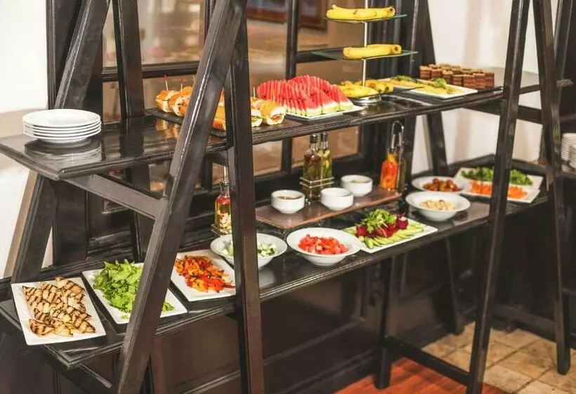 スタンダードスタジオ, Clarion Hotel Real Tegucigalpa
