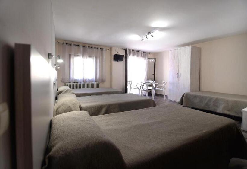 4인용 스탠다드 룸, Hostal Palacete De Los Arcedianos