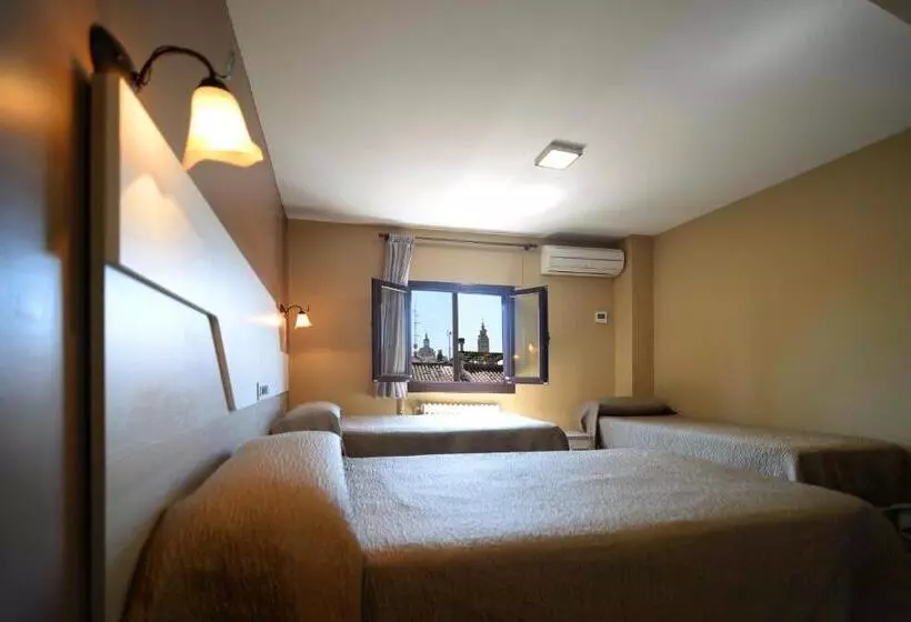 اتاق استاندارد سه نفره, Hostal Palacete De Los Arcedianos