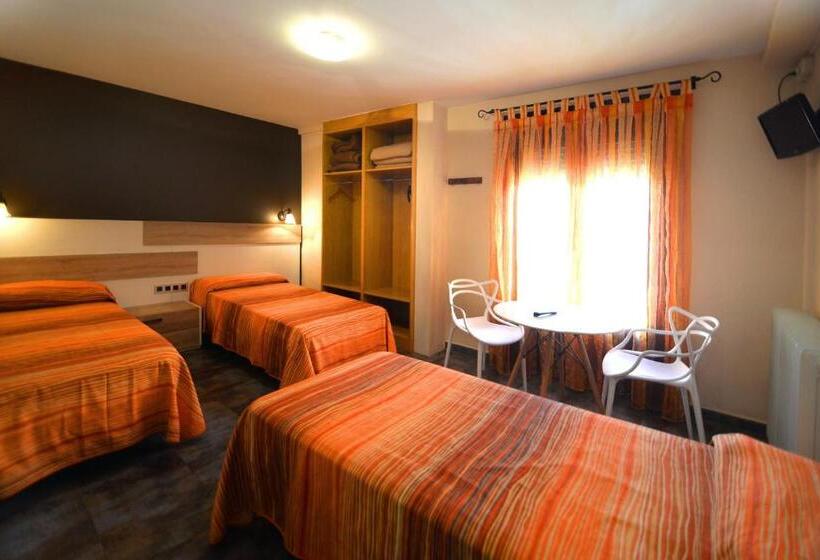 Номер Стандарт Трехместный, Hostal Palacete De Los Arcedianos