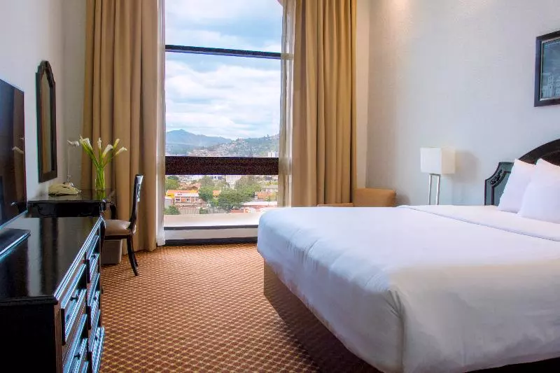 キングサイズベッドのスタンダードルーム, Clarion Hotel Real Tegucigalpa