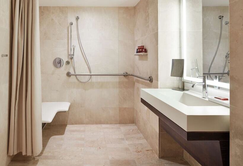 장애인을 위한 스위트, Conrad New York Downtown