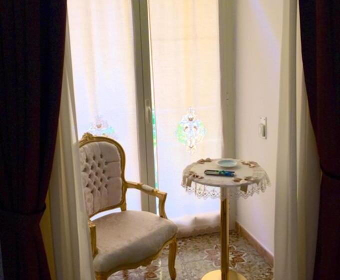 اتاق سوپریور, Des Artistes