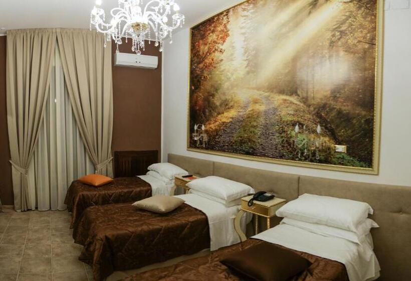 اتاق لوکس چهار تخته, Des Artistes