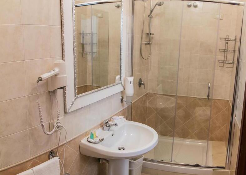 سوییت جونیور, Des Artistes