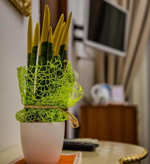 اتاق لوکس سه تخته, Des Artistes