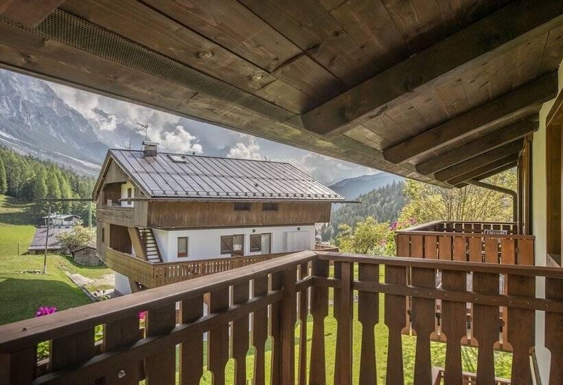 سوییت خانوادگی, Faloria Mountain Spa Resort