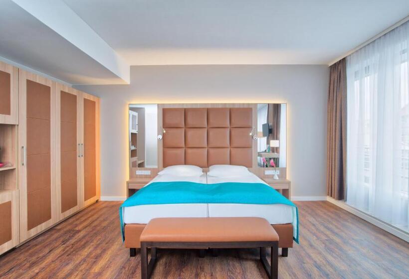 سوییت جونیور لوکس, Hollywood Media Hotel Am Kurfürstendamm