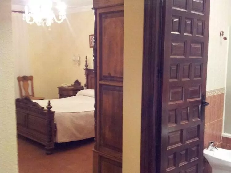 اتاق استاندارد سه نفره, Hospederia Museo Valdepeñas