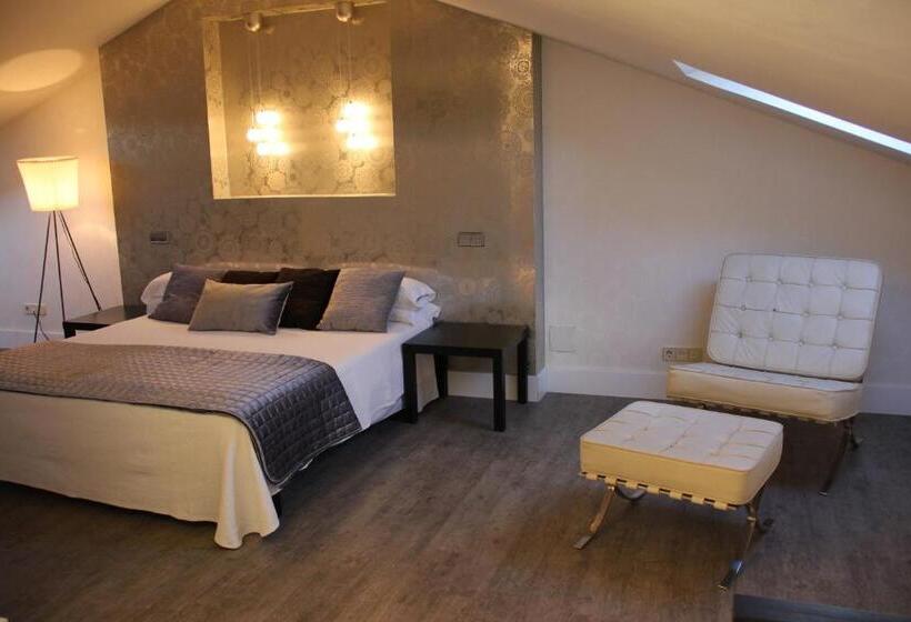 سوییت لوکس, La Ermita