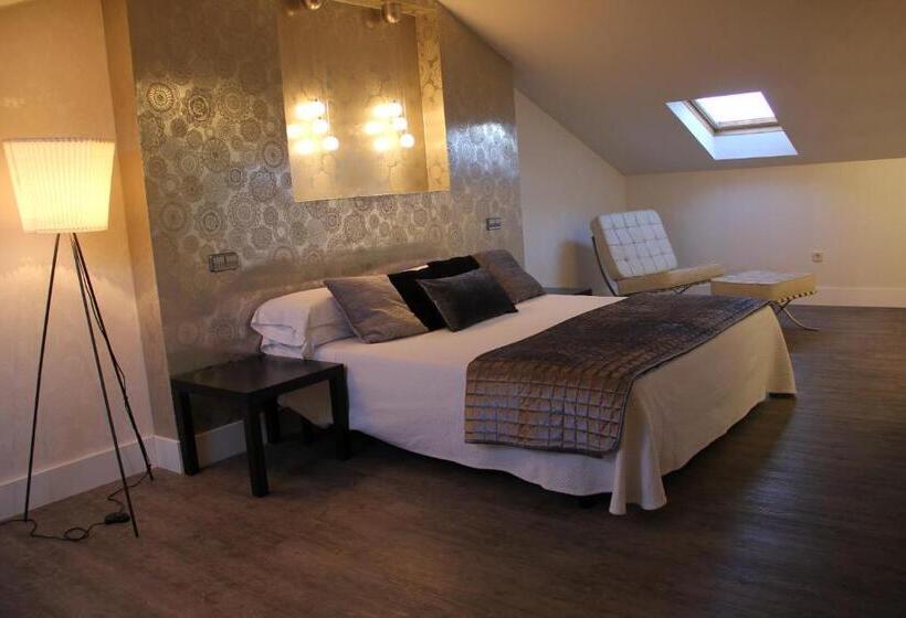 سوییت لوکس, La Ermita