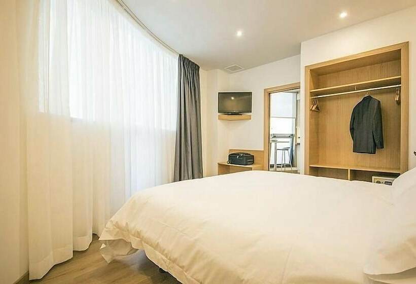 Номер Стандарт, Palacio De Aiete