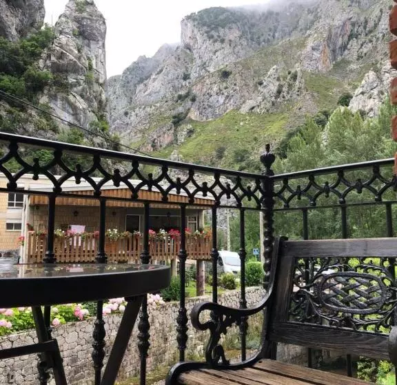 اتاق استاندارد با چشم‌انداز کوهستان, Posada La Cuadrona