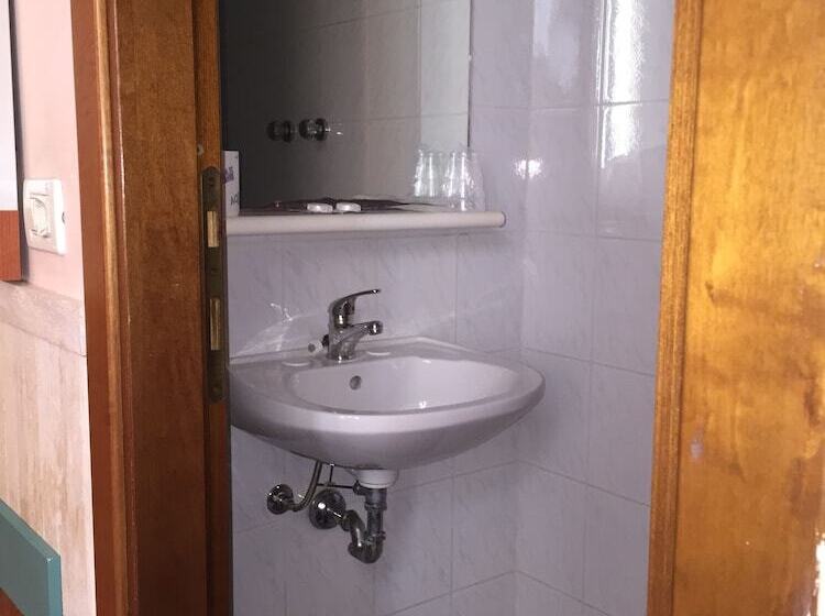 חדר דלוקס, Pyramid