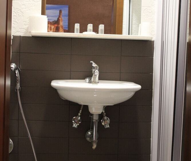 חדר דלוקס, Pyramid