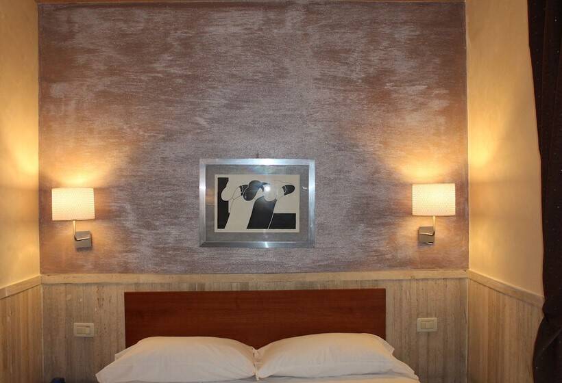 חדר דלוקס, Pyramid