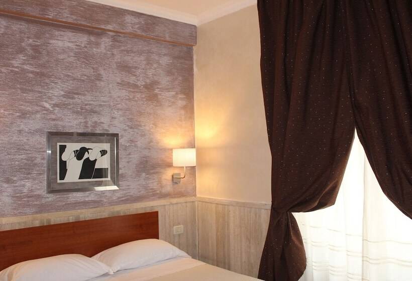 חדר דלוקס, Pyramid