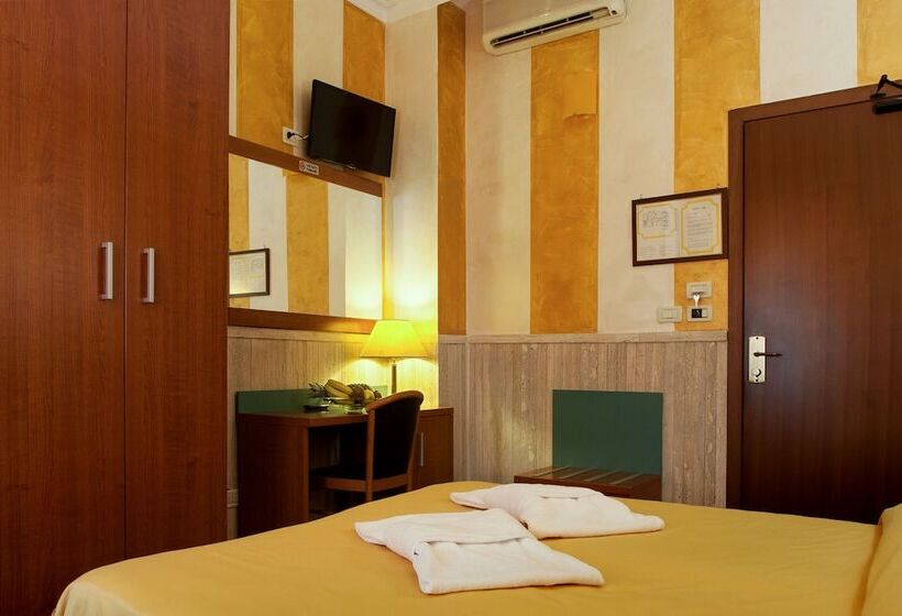 חדר דלוקס, Pyramid