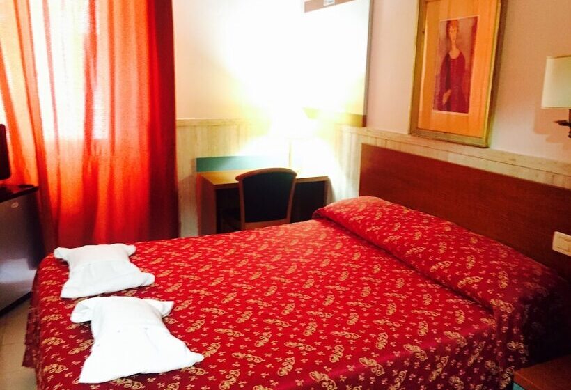 חדר דלוקס, Pyramid