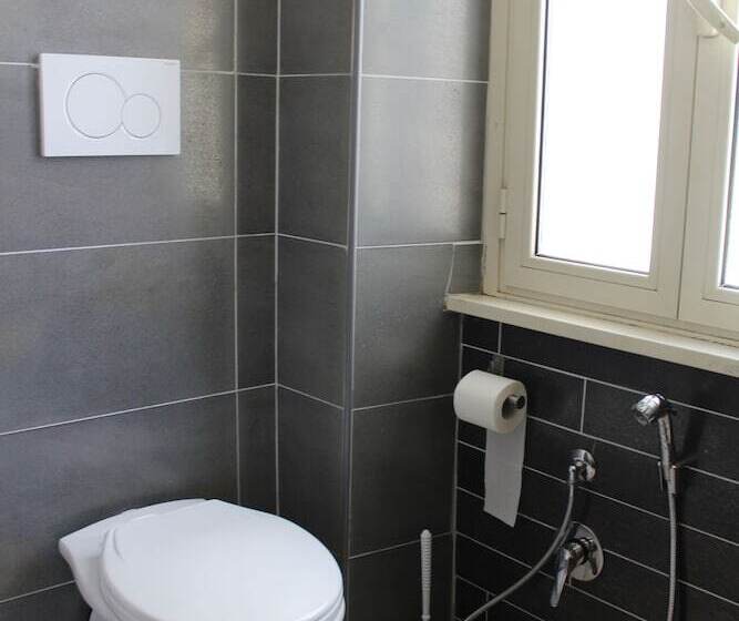 חדר דלוקס, Pyramid