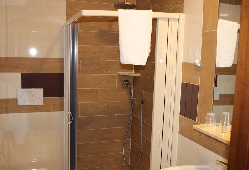 اتاق لوکس, Pyramid