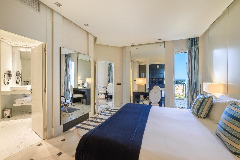 اتاق لوکس, Pyramid