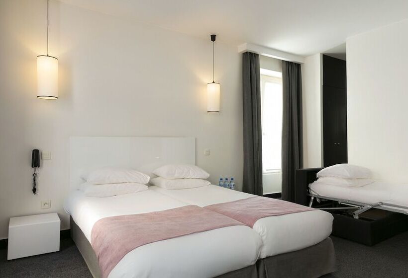 Camera Tripla Deluxe, Standard Design