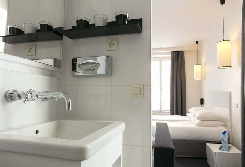 Camera Tripla Deluxe, Standard Design