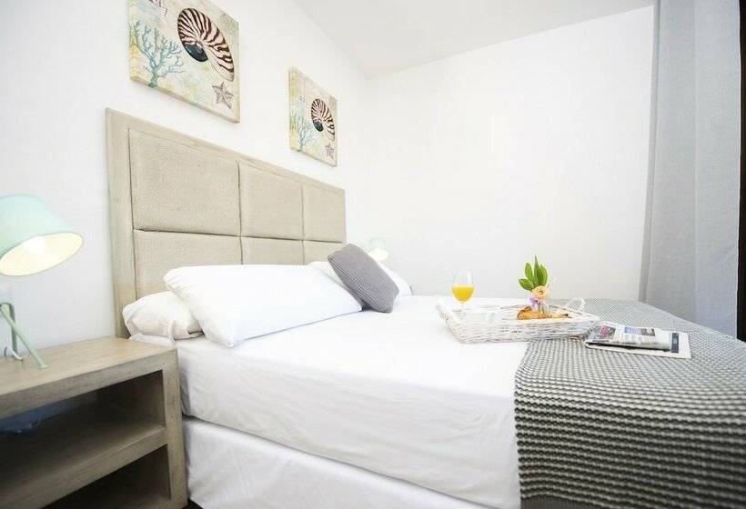 דירת חדר, Ona Aquamarina