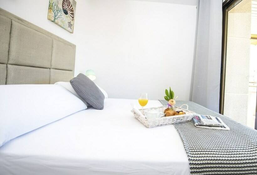 דירת חדר, Ona Aquamarina