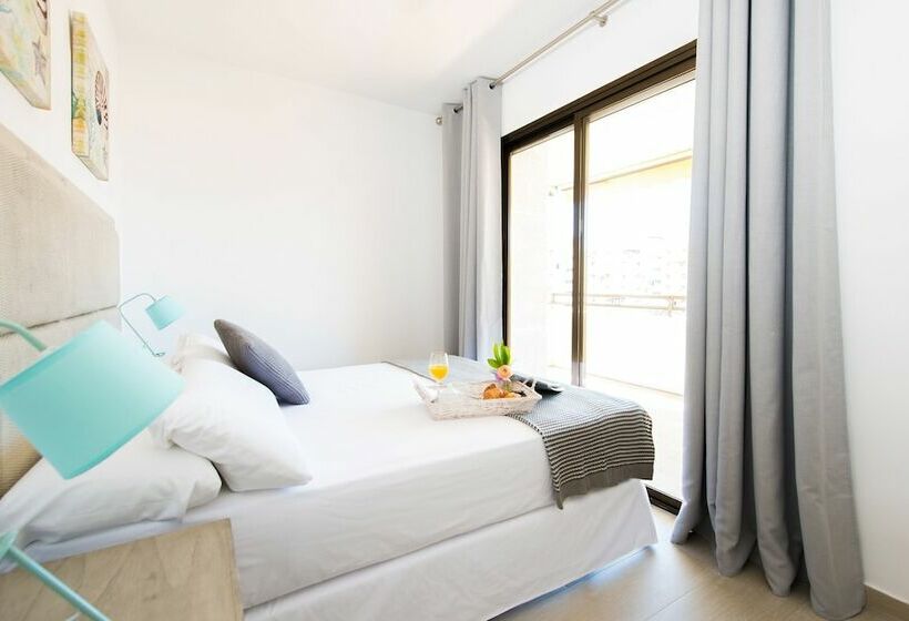 דירת חדר, Ona Aquamarina