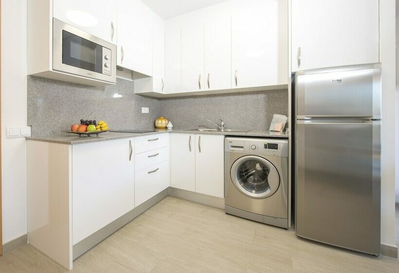 דירת חדר, Ona Aquamarina