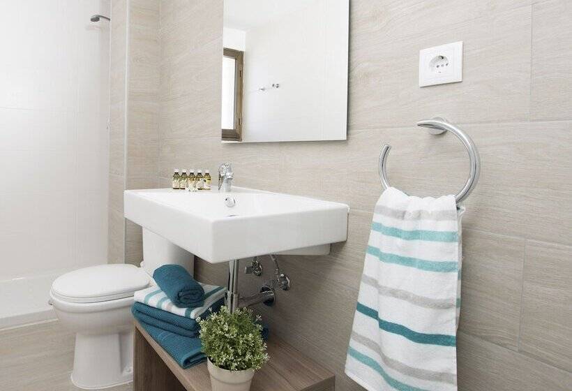 דירת חדר, Ona Aquamarina