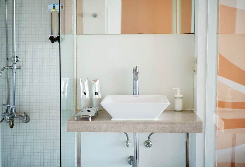 اتاق راحتی با چشمانداز دریا, 85 Masstige