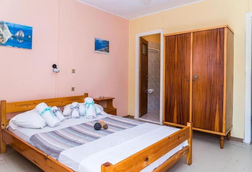 اتاق استاندارد, Roussa's Apartments