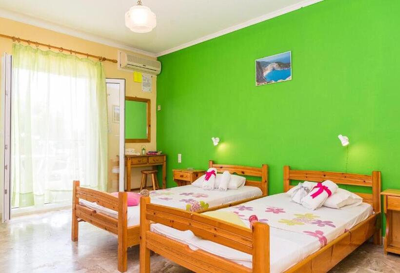 اتاق استاندارد چهار تخته, Roussa's Apartments