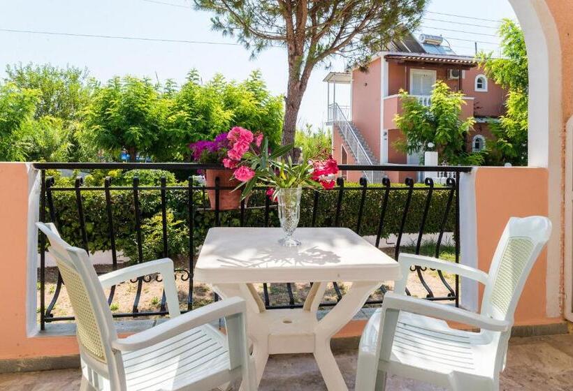 اتاق لوکس, Roussa's Apartments