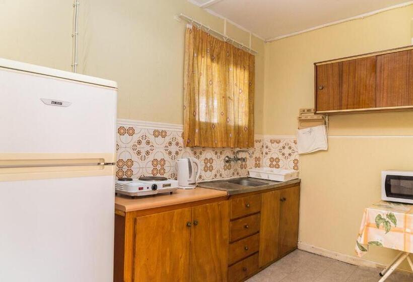 اتاق استاندارد چهار تخته, Roussa's Apartments