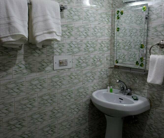 اتاق استاندارد با تخت دوبل, Comlux Hotel, Manali