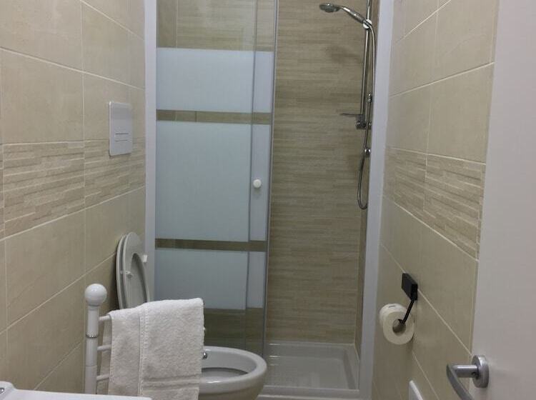 اتاق استاندارد سه نفره, B&b Metropolitan