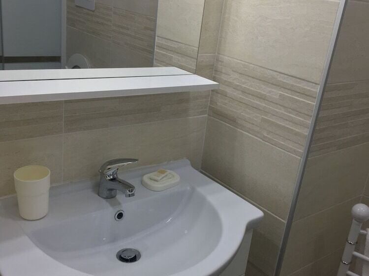 اتاق استاندارد سه نفره, B&b Metropolitan