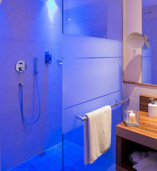 سوئیت جونیور با چشمانداز, Emmy Five Elements