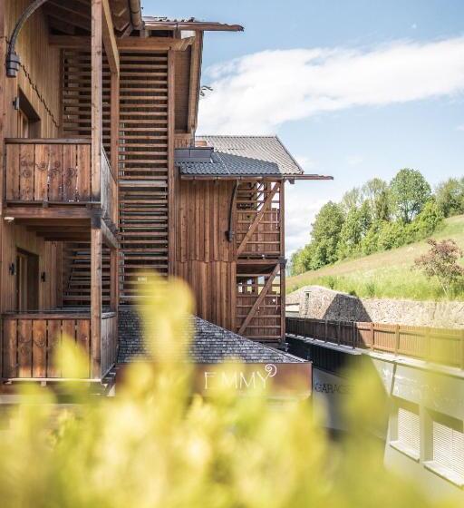 سوییت جونیور, Emmy Five Elements