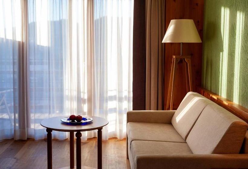 سوییت جونیور, Emmy Five Elements