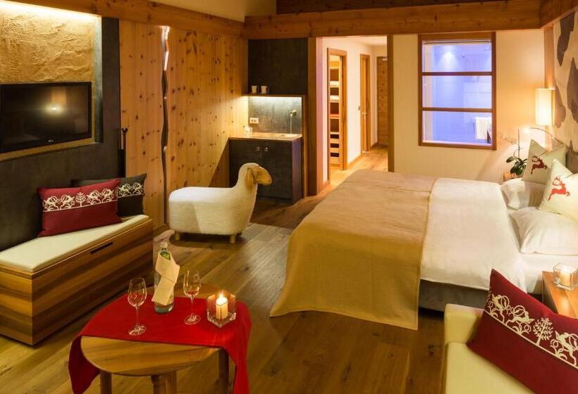 سوییت جونیور, Emmy Five Elements