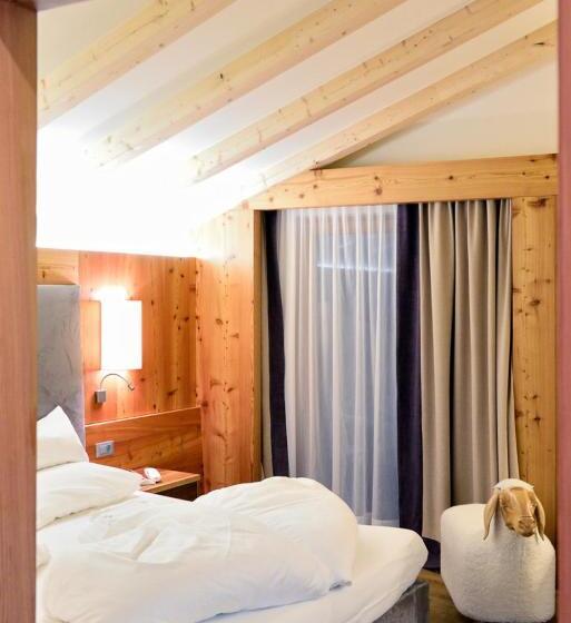 اتاق سوپریور با چشمانداز, Emmy Five Elements