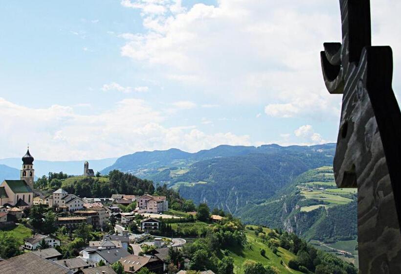 سوئیت 2 خوابه, Emmy Five Elements