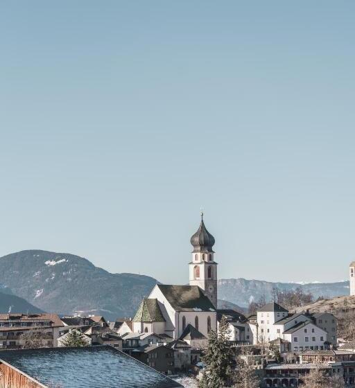 سوئیت 2 خوابه, Emmy Five Elements