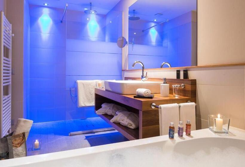 سوئیت 2 خوابه, Emmy Five Elements